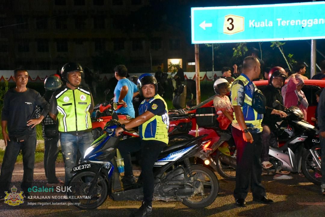 perarakan-kereta-berhias-jajahan-pasir-puteh-27.jpg