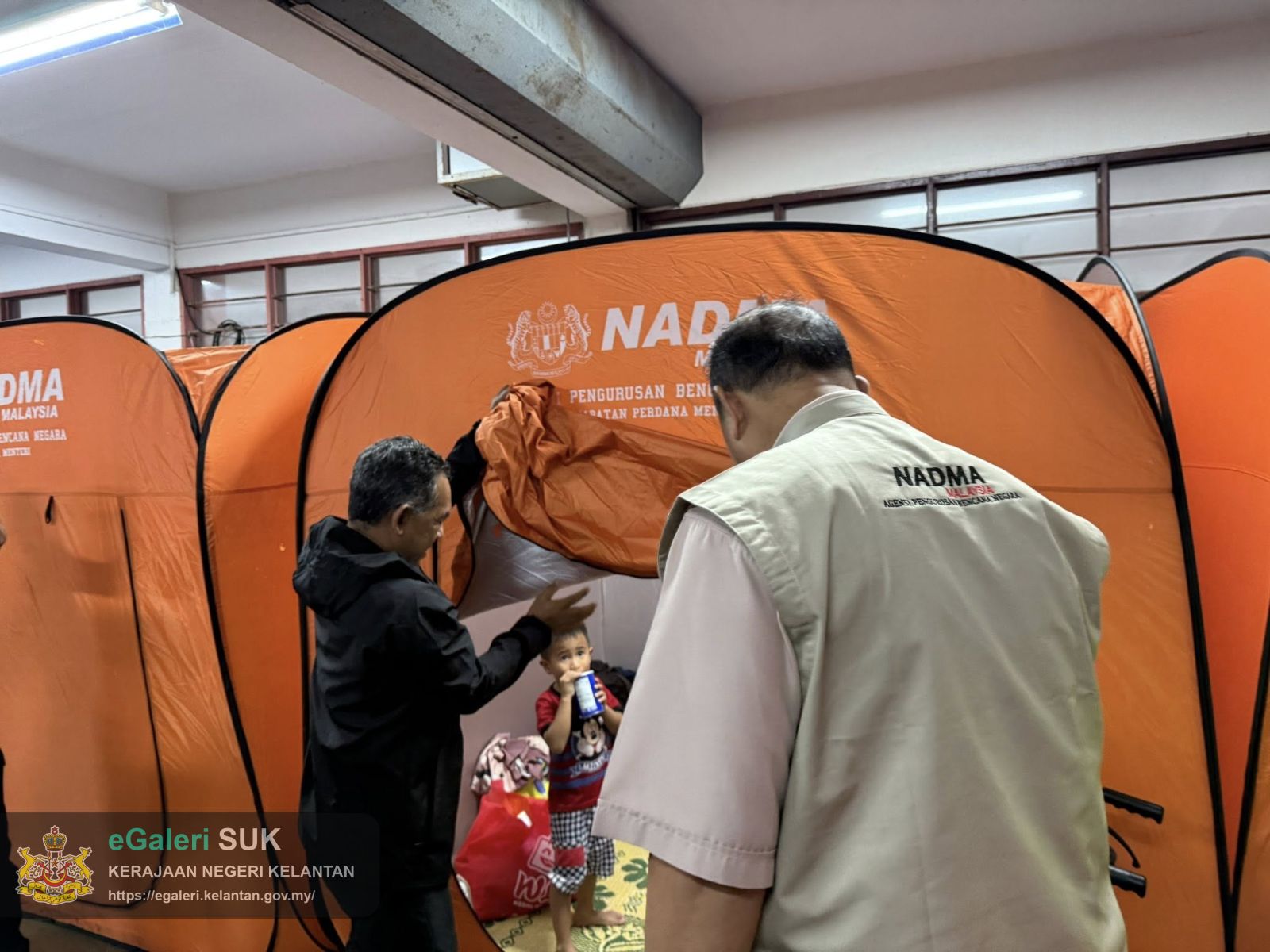lawatan-kp-nadma-ke-pusat-pemindahan-sementara-sk-sabak-9.jpg
