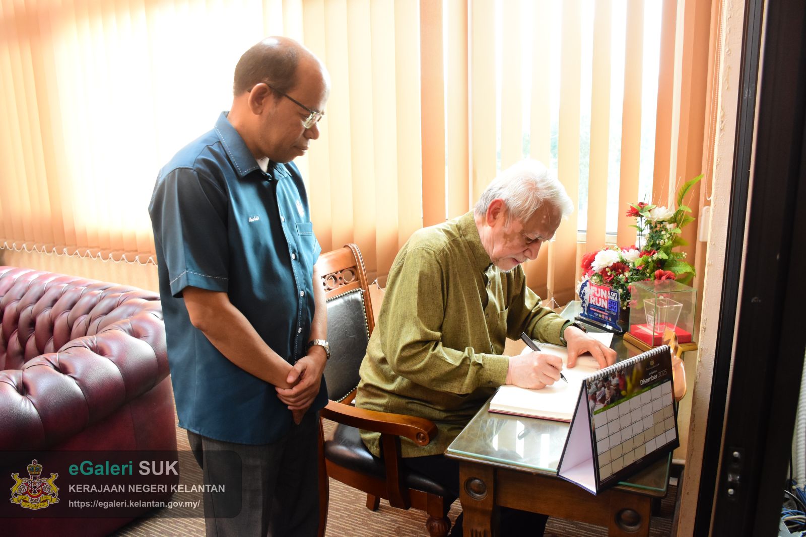 yb-exco-pelancongan-negeri-kelantan-datuk-kamarudin-md-nor-mengadakan-kunjungan-hormat-ke-atas-en-mohd-roshdi-bin-ismail--ketua-jajahan-pasir-puteh-5.JPG