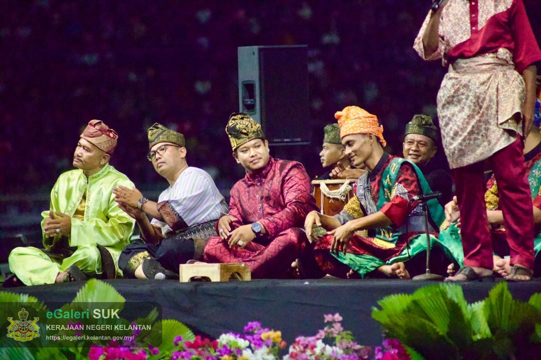 majlis-perarakan-kereta-berhias-pejabat-tanah-dan-jajahan-pasir-puteh-sempena-ulang-tahun-hari-keputeraan-kebawah-duli-yang-maha-mulia-sultan-muhammad-v-yang-ke-56-tahun-2025-8.jpg