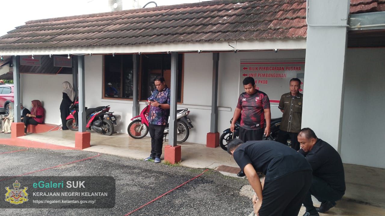 program-gotong-royong-dan-mengecat-petak-parkir-kereta--perkarangan-parkir-ptjpp-10.jpg