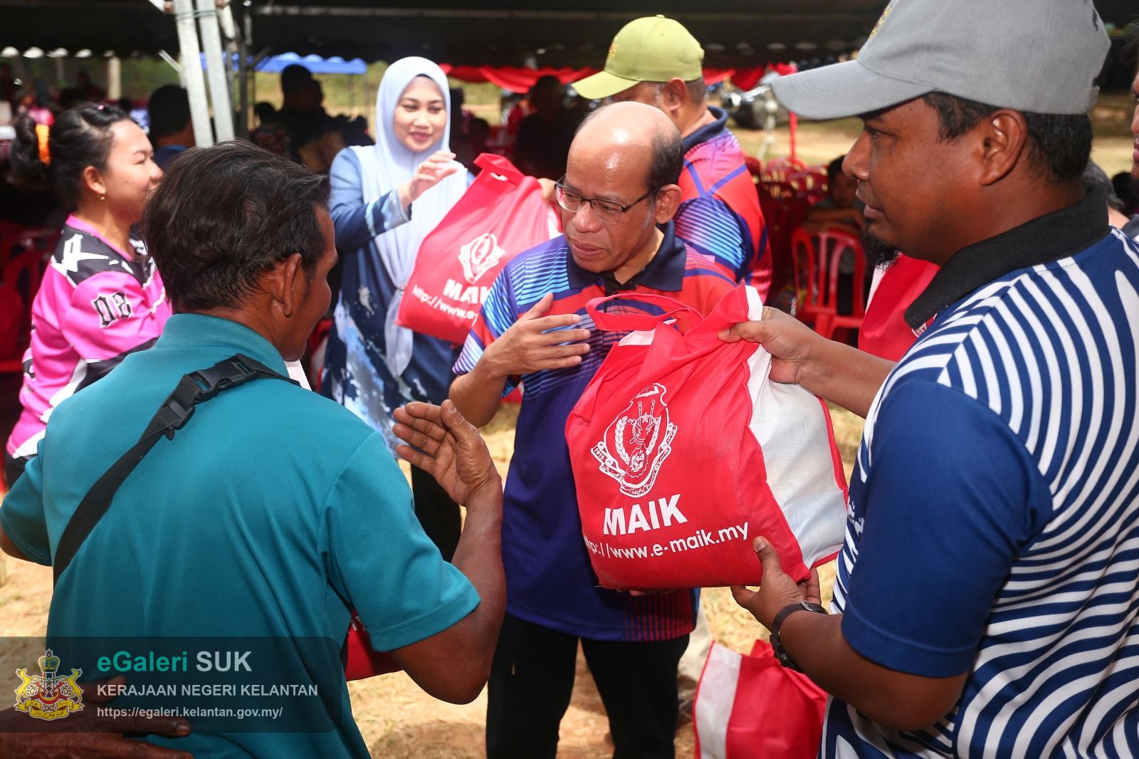 majlis-santuni-kasih-bersama-masyarakat-orang-asli-pos-tohoi-gua-musang-22.jpeg