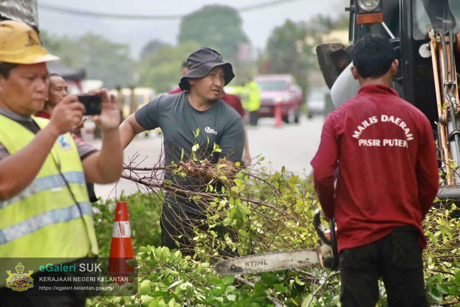 program-penebangan-pokok-usang-4.JPG