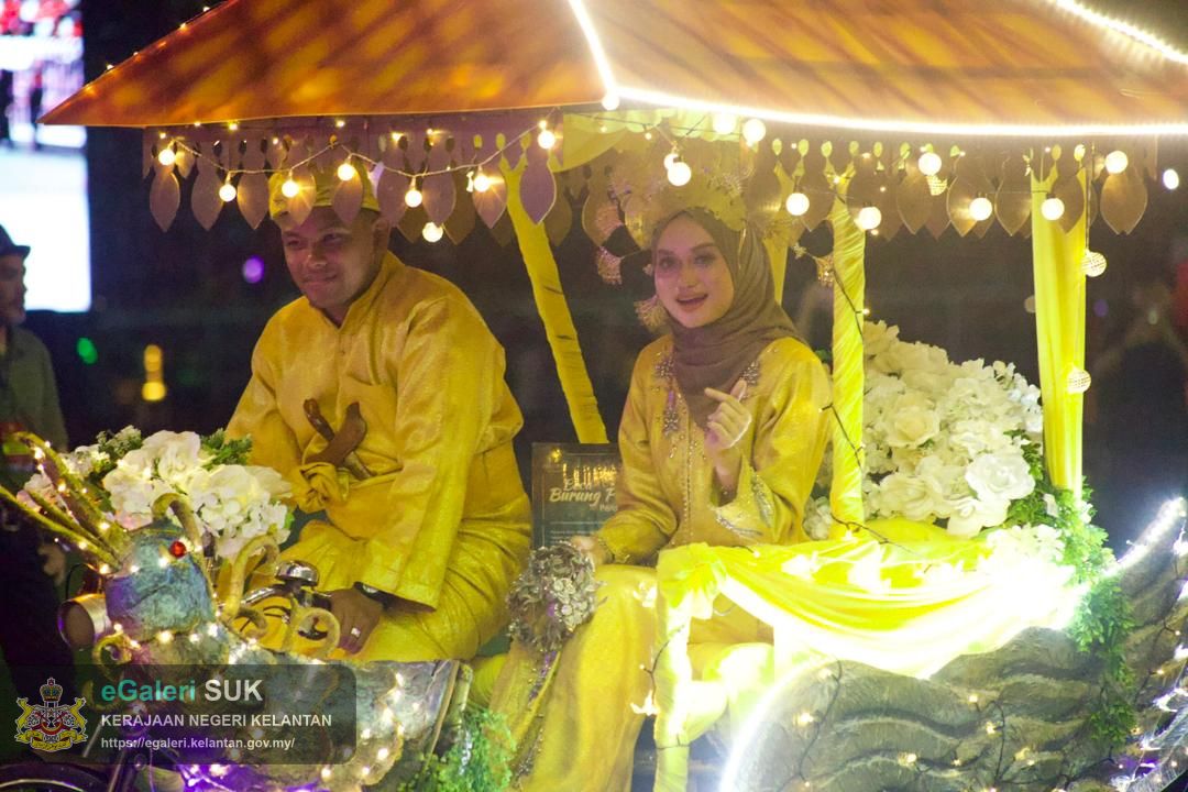 majlis-perarakan-kereta-berhias-pejabat-tanah-dan-jajahan-pasir-puteh-sempena-ulang-tahun-hari-keputeraan-kebawah-duli-yang-maha-mulia-sultan-muhammad-v-yang-ke-56-tahun-2025-13.jpg