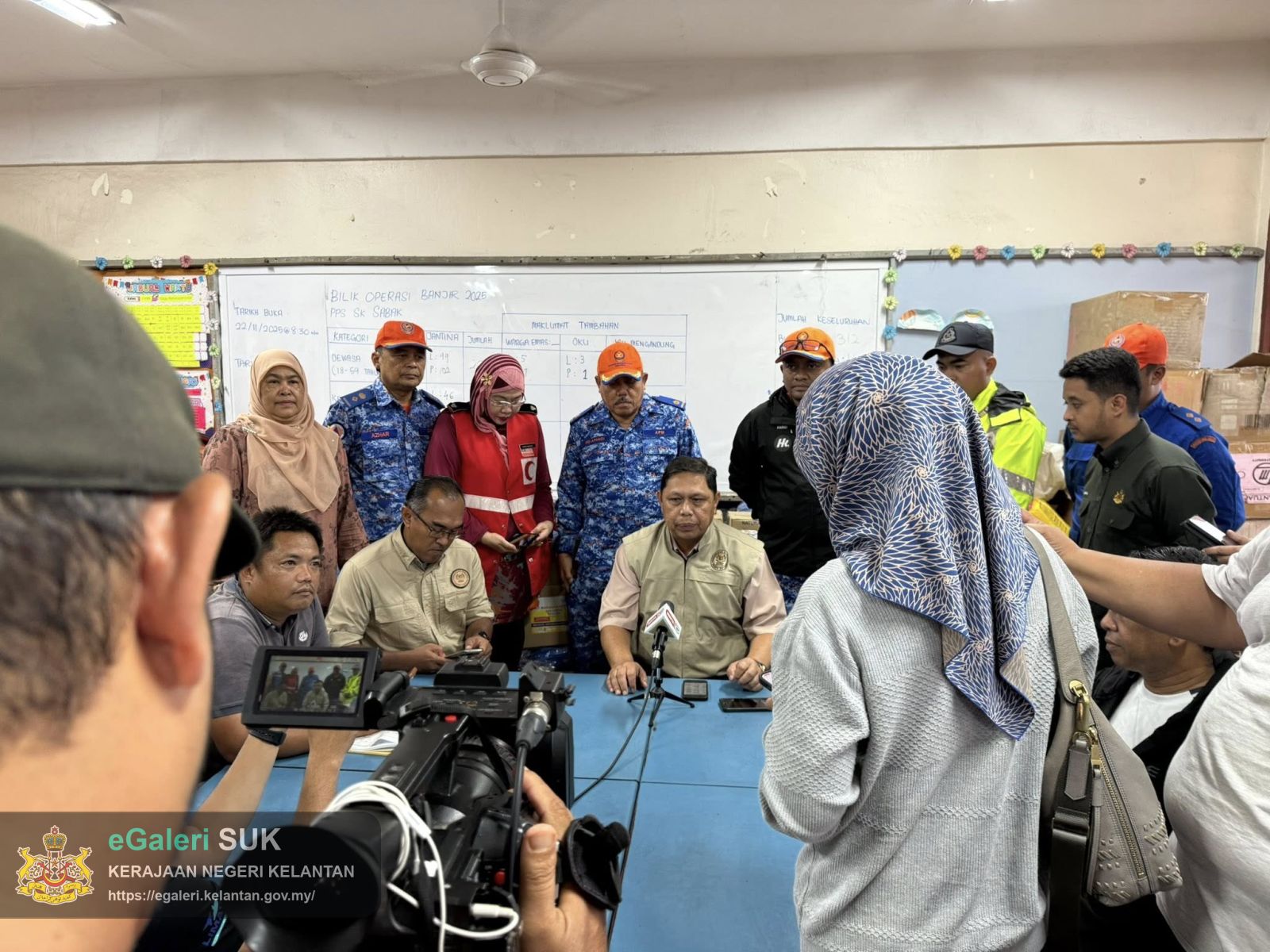 lawatan-kp-nadma-ke-pusat-pemindahan-sementara-sk-sabak-14.jpg