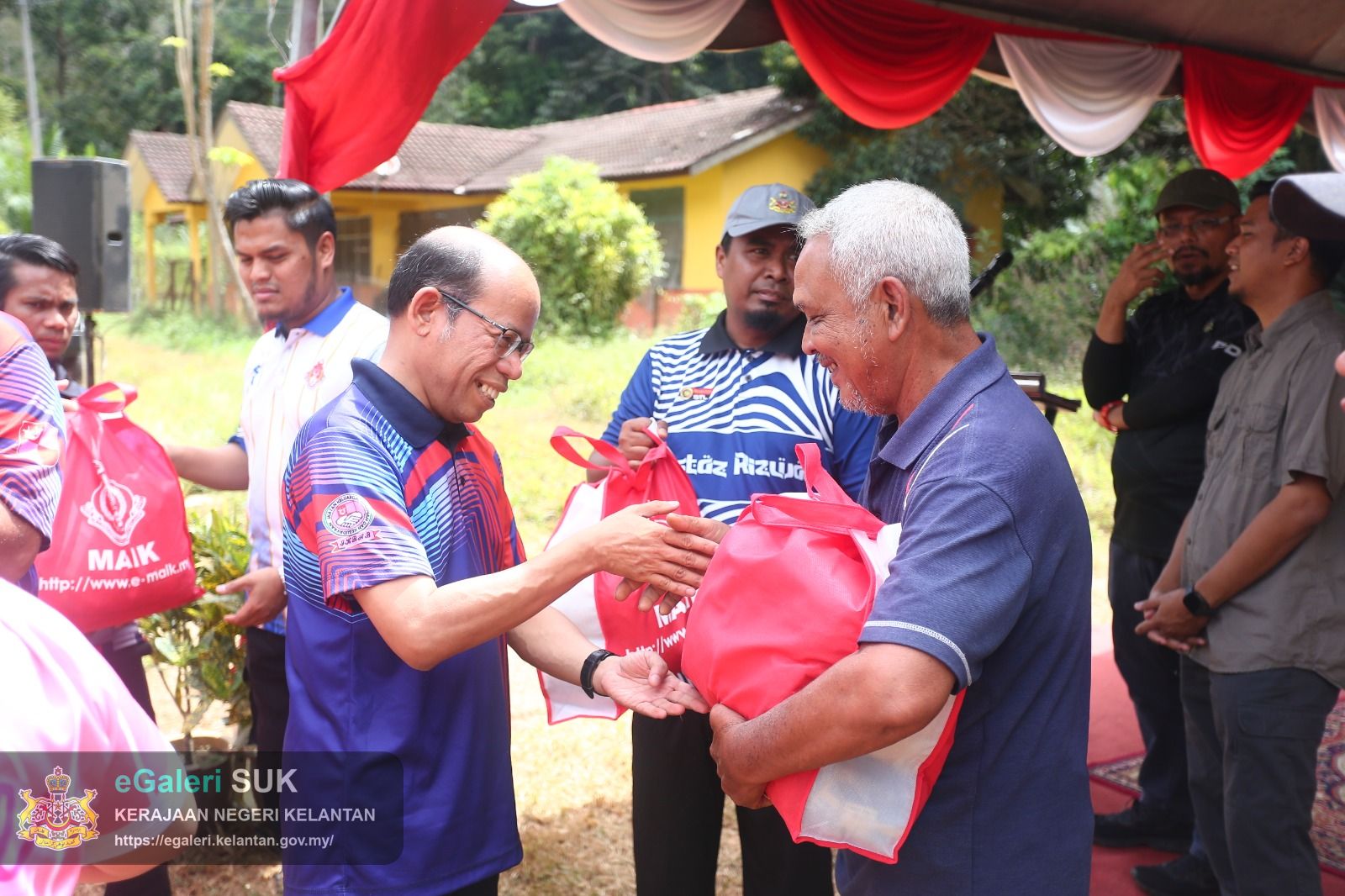 majlis-santuni-kasih-bersama-masyarakat-orang-asli-pos-tohoi-gua-musang-17.jpeg