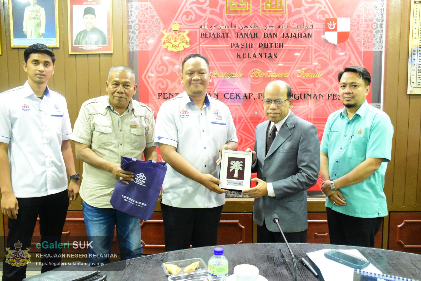 kunjungan-hormat-felcra-berhad-negeri-kelantan-kepada-tuan-ketua-jajahan-pasir-puteh-13.JPG