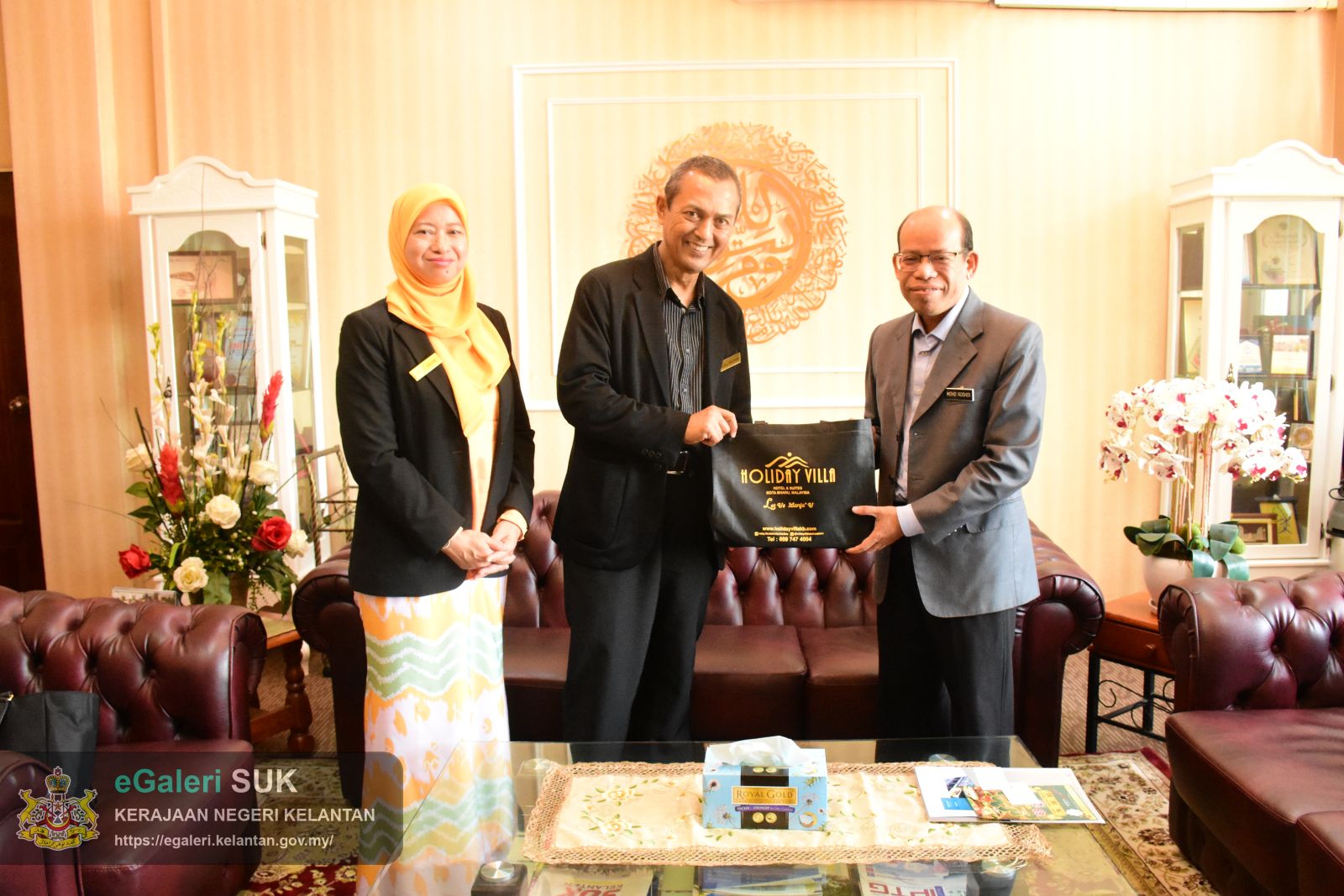 kunjungan-hormat-pengurusan-besar-holiday-villa-kota-bharu-kepada-tuan-ketua-jajahan-pasir-puteh-4.JPG