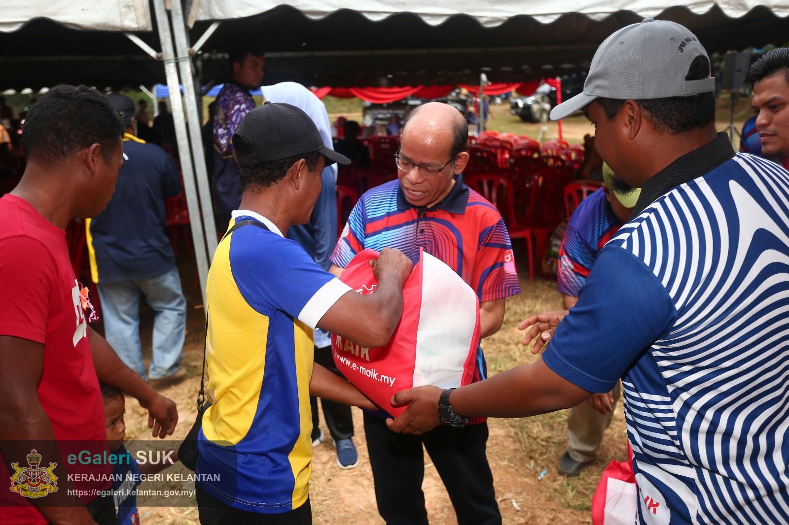 majlis-santuni-kasih-bersama-masyarakat-orang-asli-pos-tohoi-gua-musang-24.jpeg