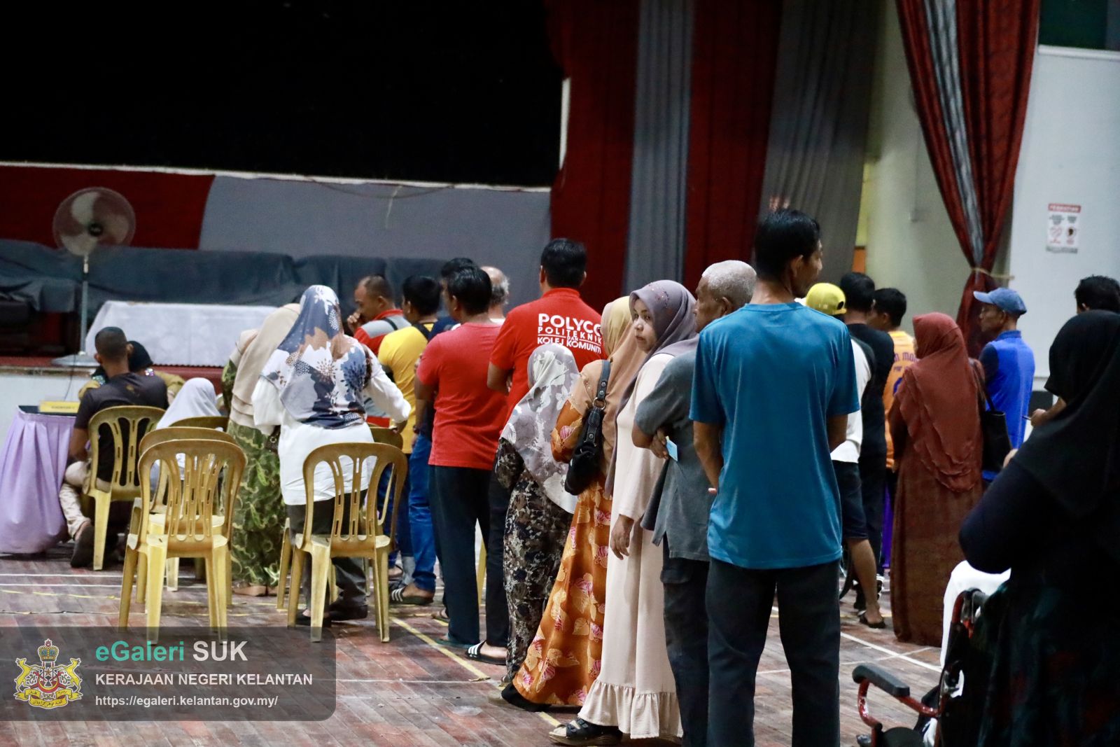 program-agihan-bantuan-wang-ihsan-bwi-kepada-kir-yang-berpindah-ke-pps-disebabkan-bencana-banjir-timur-lautmtl-bagi-jajahan-pasir-putehmachang-dan-bachok-2.JPG