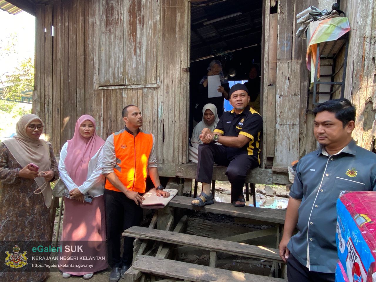 sumbangan-amal-bersama-yayasan-raja-shamri-2.jpg