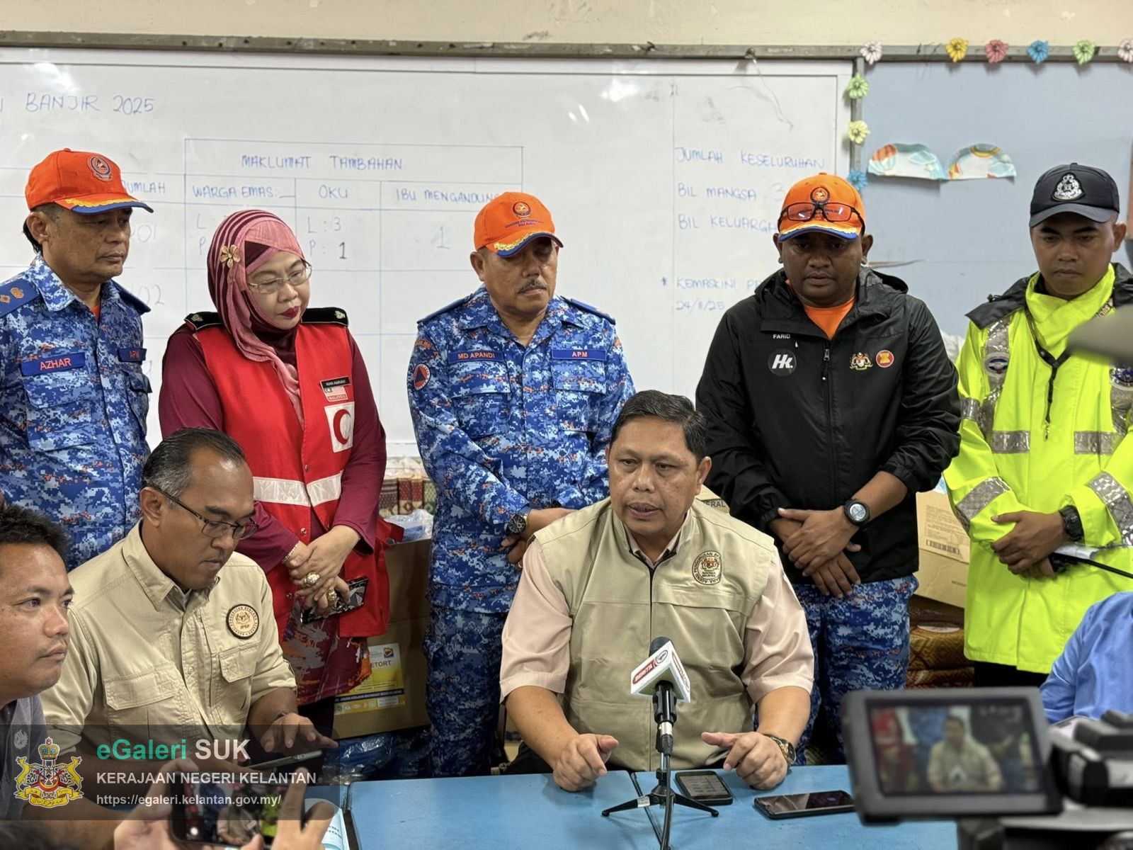 lawatan-kp-nadma-ke-pusat-pemindahan-sementara-sk-sabak-8.jpg