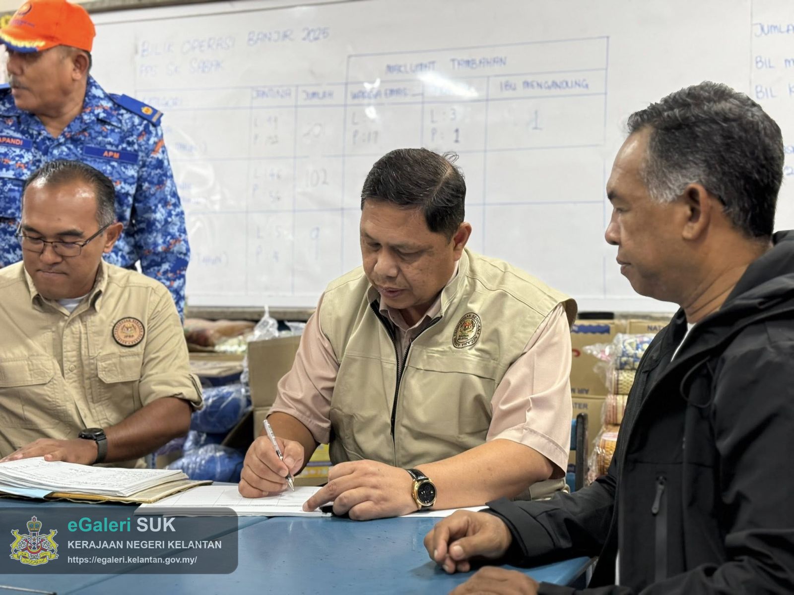 lawatan-kp-nadma-ke-pusat-pemindahan-sementara-sk-sabak-7.jpg