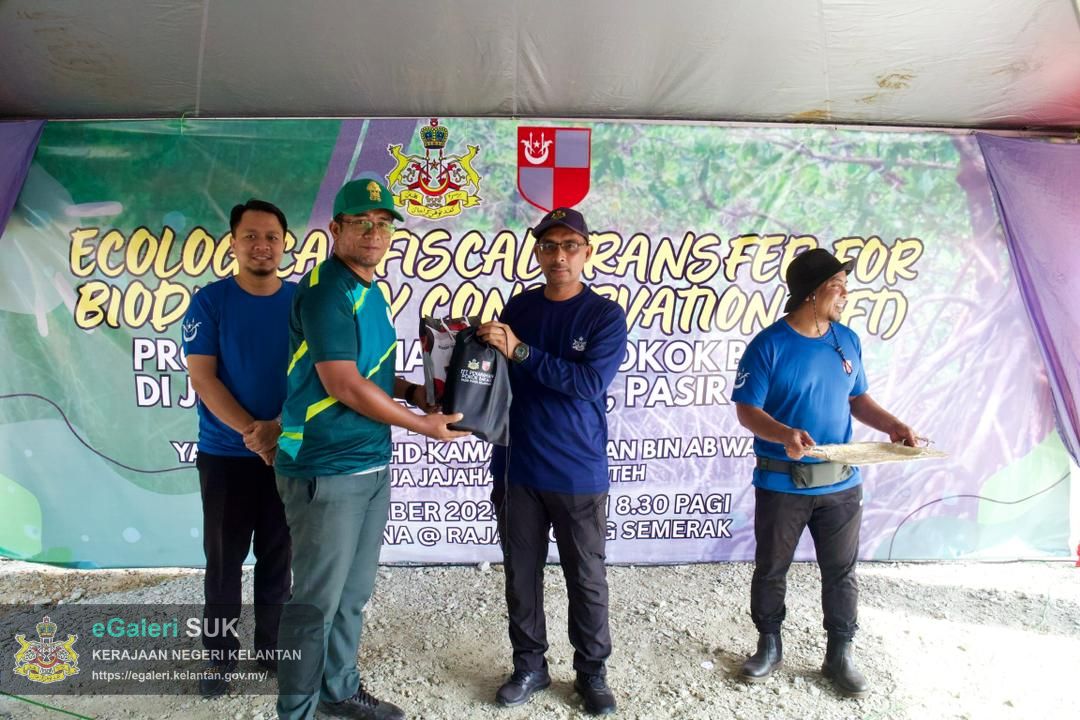 program-penanaman-pokok-bakau-di-jeti-laguna-semerak-pasir-puteh-26.jpg