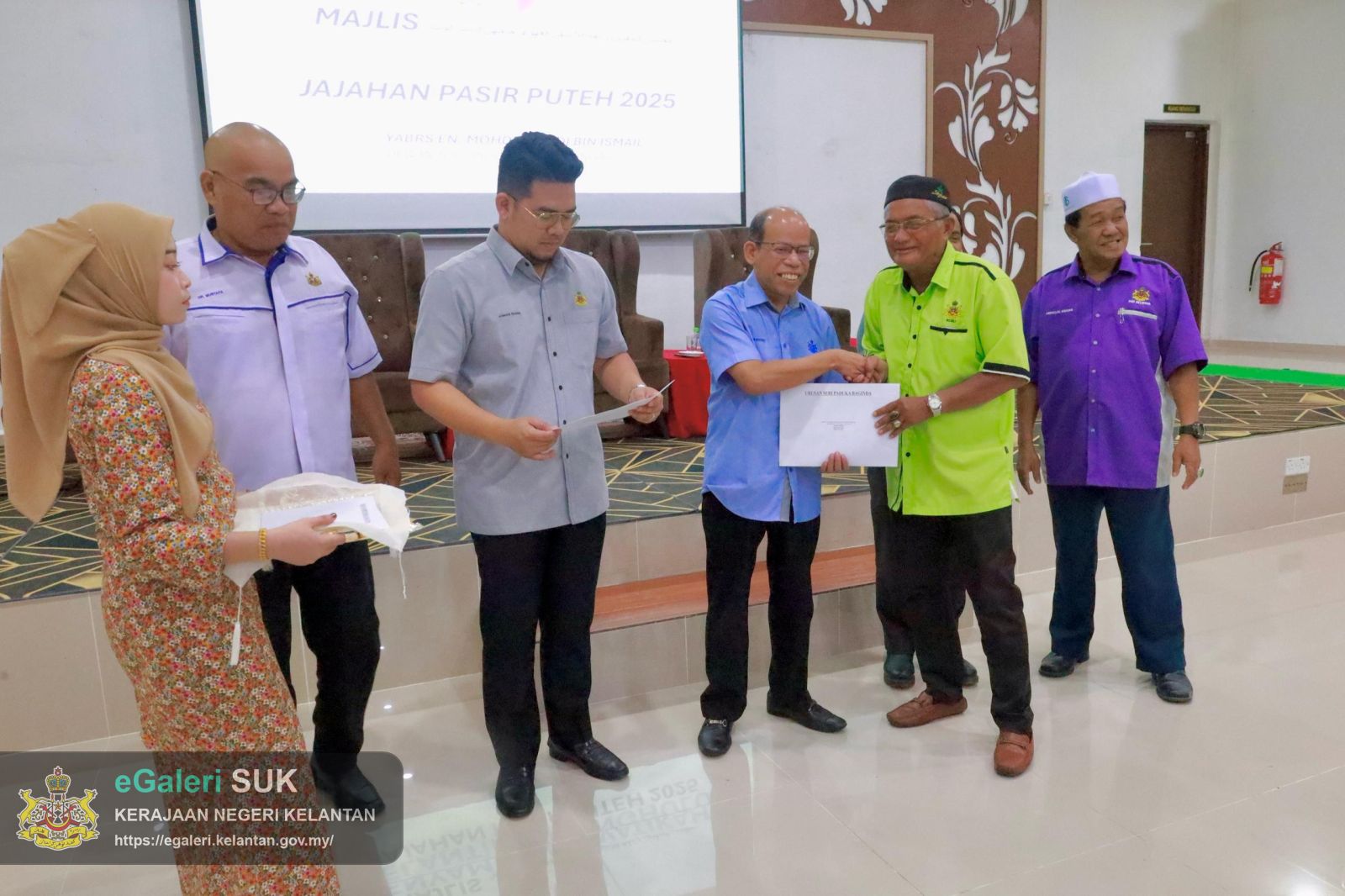 majlis-watikah-pelantikan-penghulu-jajahan-pasir-puteh-2025-yang-disampaikan-oleh-yabrs-en-mohd-roshdi-bin-ismail-tuan-ketua-jajahan-pasir-puteh-27.jpeg