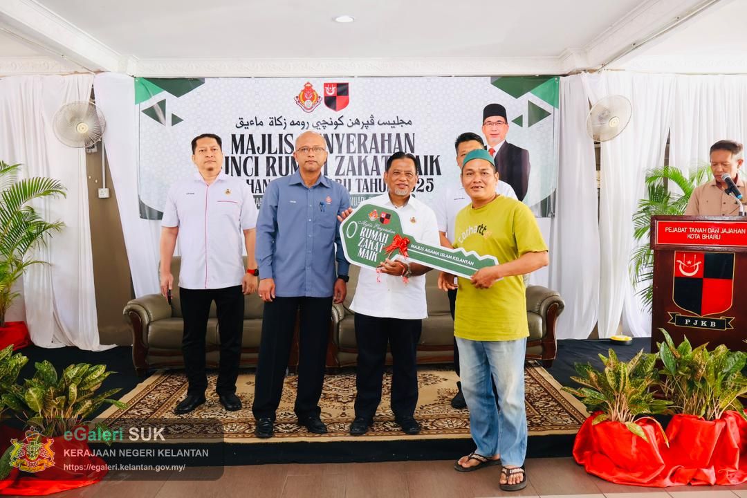 majlis-penyerahan-kunci-rumah-zakat-maik-jajahan-kota-bharu-tahun-2025-1.jpg