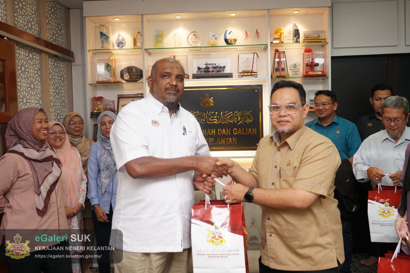 lawatan-benchmarking-sempena-kajian-benchmarking-ssr-pentadbiran-tanah-2025-di-ptg-kelantan-12.JPG