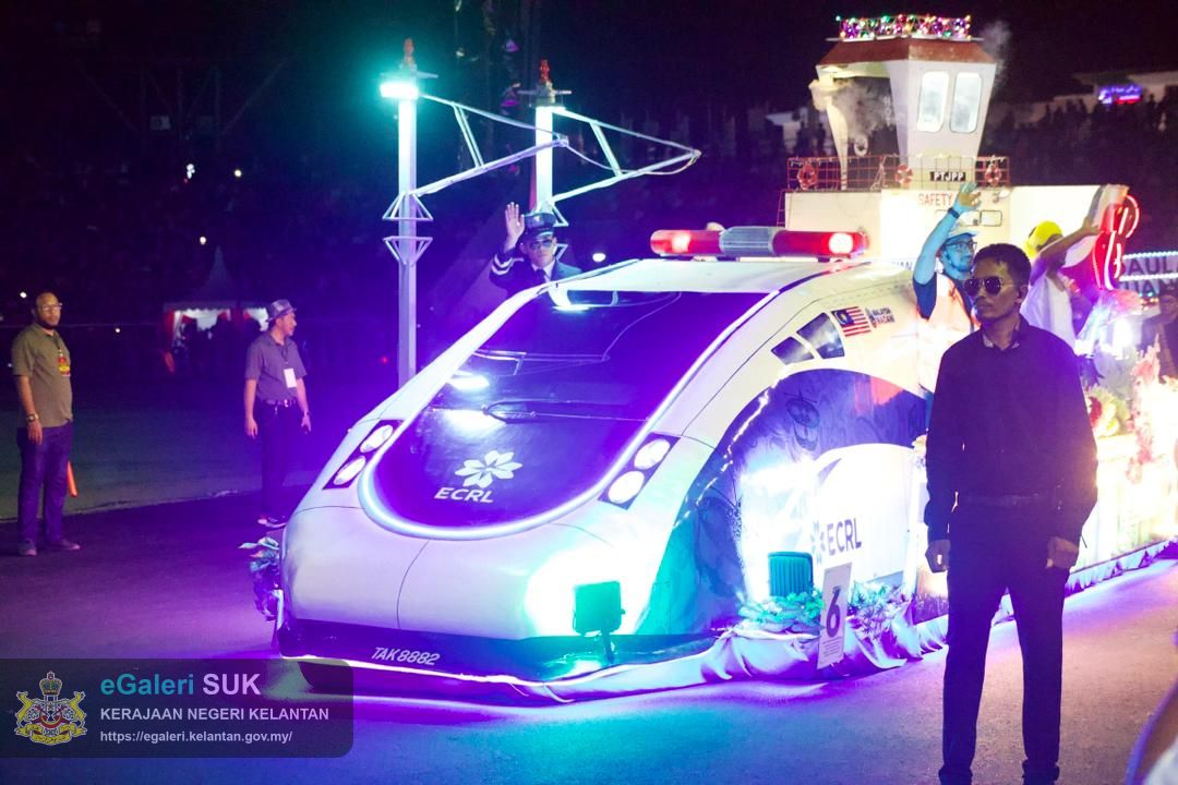 majlis-perarakan-kereta-berhias-pejabat-tanah-dan-jajahan-pasir-puteh-sempena-ulang-tahun-hari-keputeraan-kebawah-duli-yang-maha-mulia-sultan-muhammad-v-yang-ke-56-tahun-2025-21.jpg