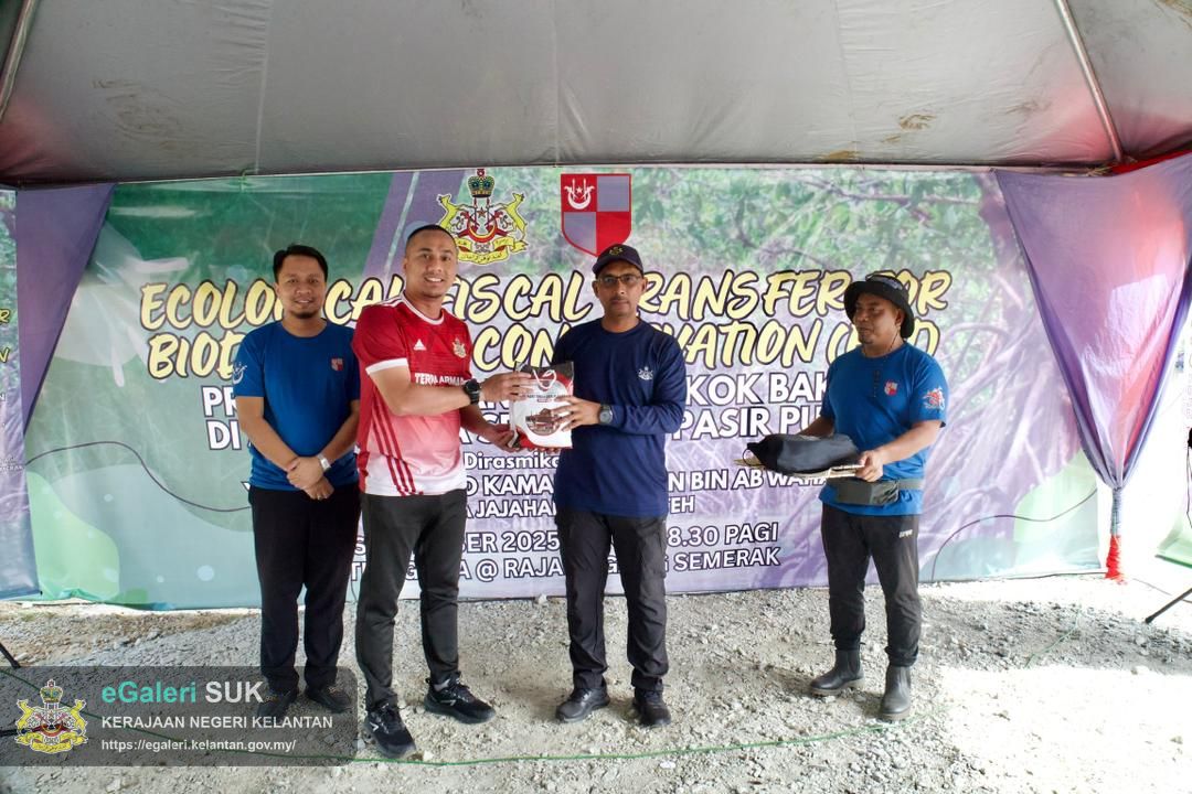 program-penanaman-pokok-bakau-di-jeti-laguna-semerak-pasir-puteh-25.jpg