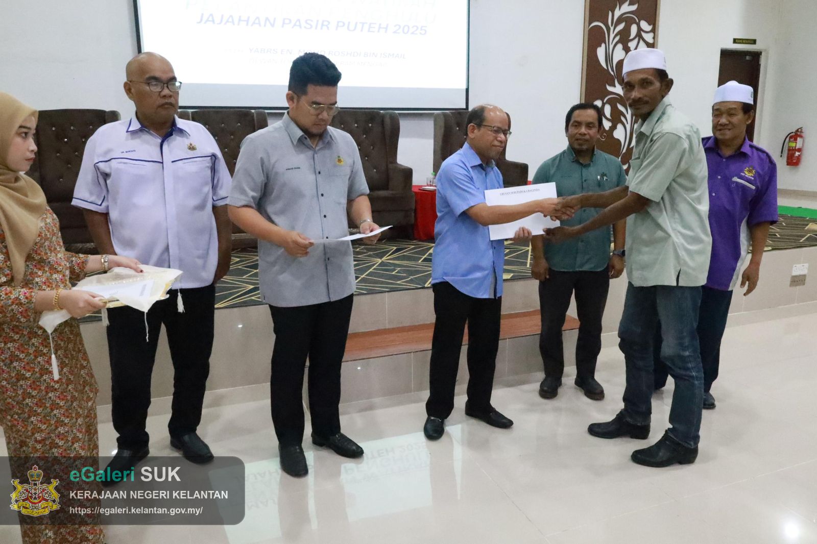 majlis-watikah-pelantikan-penghulu-jajahan-pasir-puteh-2025-yang-disampaikan-oleh-yabrs-en-mohd-roshdi-bin-ismail-tuan-ketua-jajahan-pasir-puteh-25.jpeg