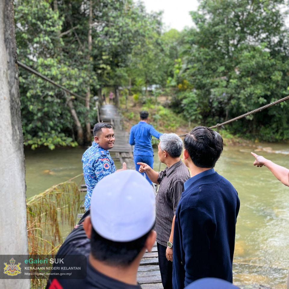 lawatan-icu-jpm-dan-bahagian-bencana-suk-negeri-kelantan-ke-jambatan-kg-chatel,-kuala-krai-6.jpg