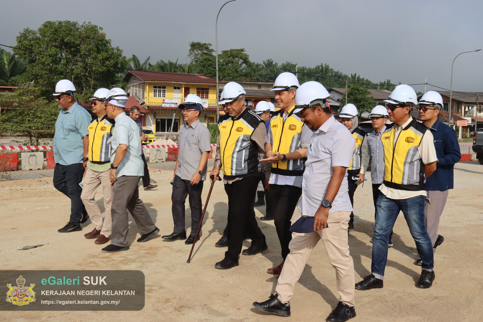 lawatan-kerja-exco-kerja-raya-bersama-pengarah-jkr-ke-kuala-krai-2.jpg