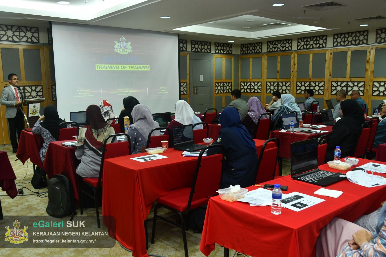 bengkel-training-of-trainer-sistem-maklumat-repositori-perundangan-negeri-kelantan-(e-qanun)-3.jpg