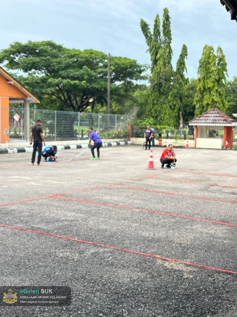 program-gotong-royong-dan-mengecat-petak-parkir-kereta--perkarangan-parkir-ptjpp-7.jpg