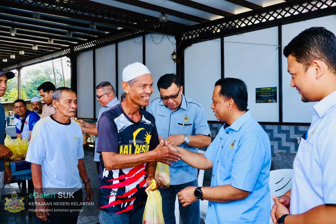 agihan-daging-lembu-kurniaan-kdymm-sultan-muhammad-v-bagi-jajahan-kota-bharu-10.jpg