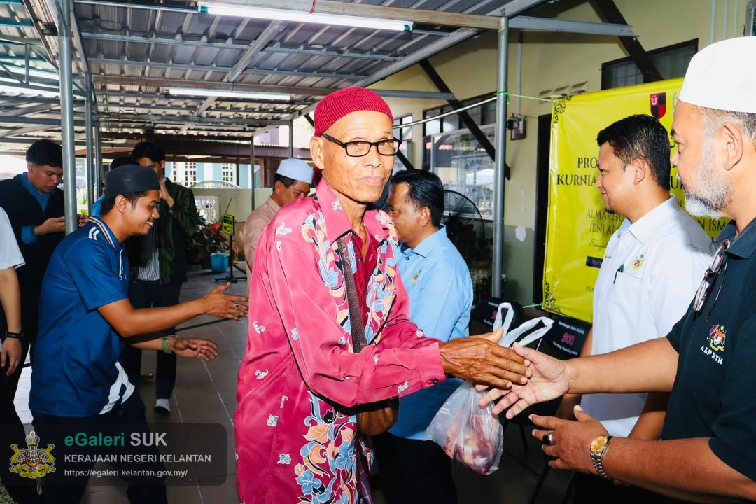 agihan-daging-lembu-kurniaan-kdymm-sultan-muhammad-v-bagi-jajahan-kota-bharu-19.jpg
