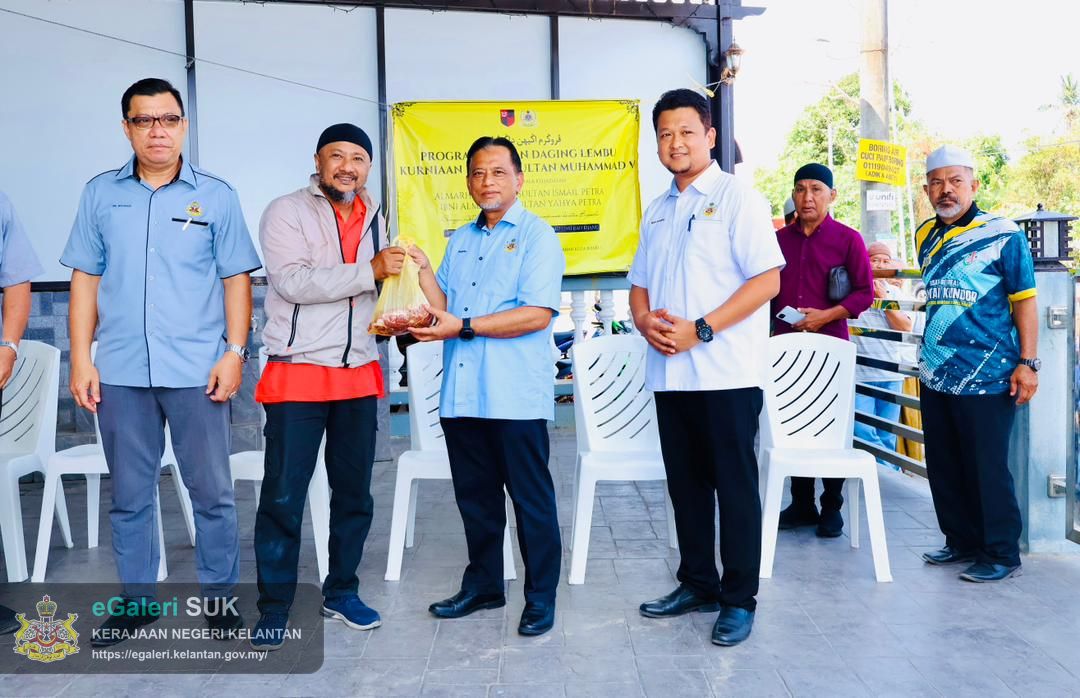 agihan-daging-lembu-kurniaan-kdymm-sultan-muhammad-v-bagi-jajahan-kota-bharu-8.jpg