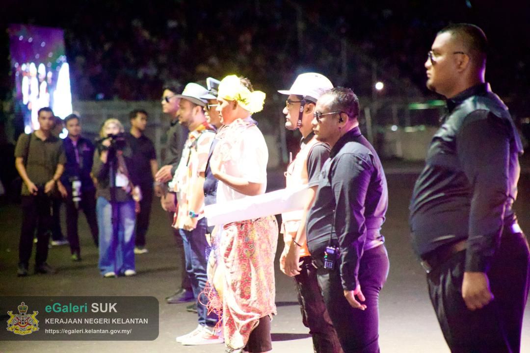 majlis-perarakan-kereta-berhias-pejabat-tanah-dan-jajahan-pasir-puteh-sempena-ulang-tahun-hari-keputeraan-kebawah-duli-yang-maha-mulia-sultan-muhammad-v-yang-ke-56-tahun-2025-15.jpg