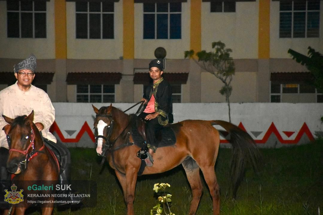 perarakan-kereta-berhias-jajahan-pasir-puteh-21.jpg