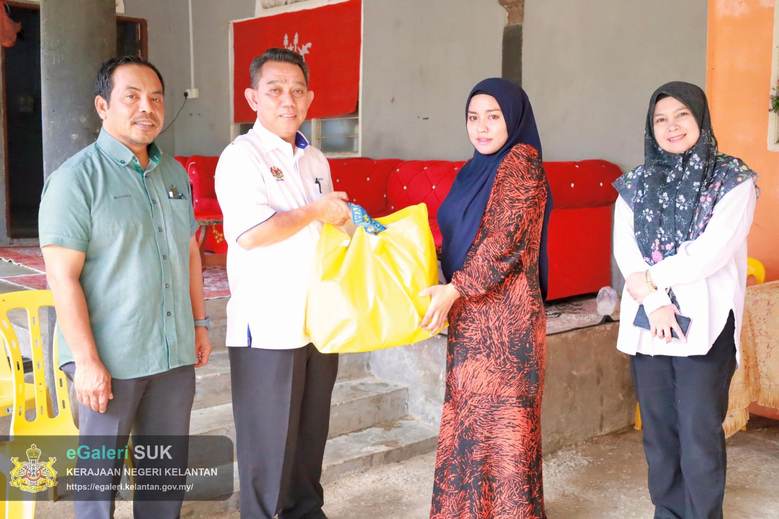 sesi-penyampaian-bantuan-wang-ihsan-bwi-kematian-monsun-timur-laut-mtl-20242025-jajahan-pasir-puteh-6.jpeg