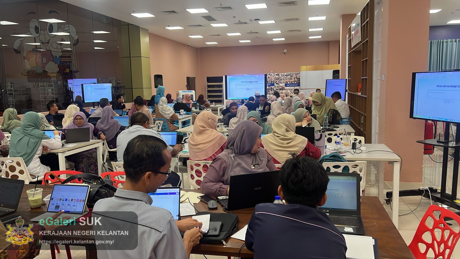 bengkel-kerja-training-of-trainer-tot-peningkatan-kompetensi-digital-duta-guru-stem-negeri-kelantan-pedagogi-berasaskan-ai-sempena-program-pembangunan-sains-dan-teknologi-ppst-tahun-2026-13.jpg