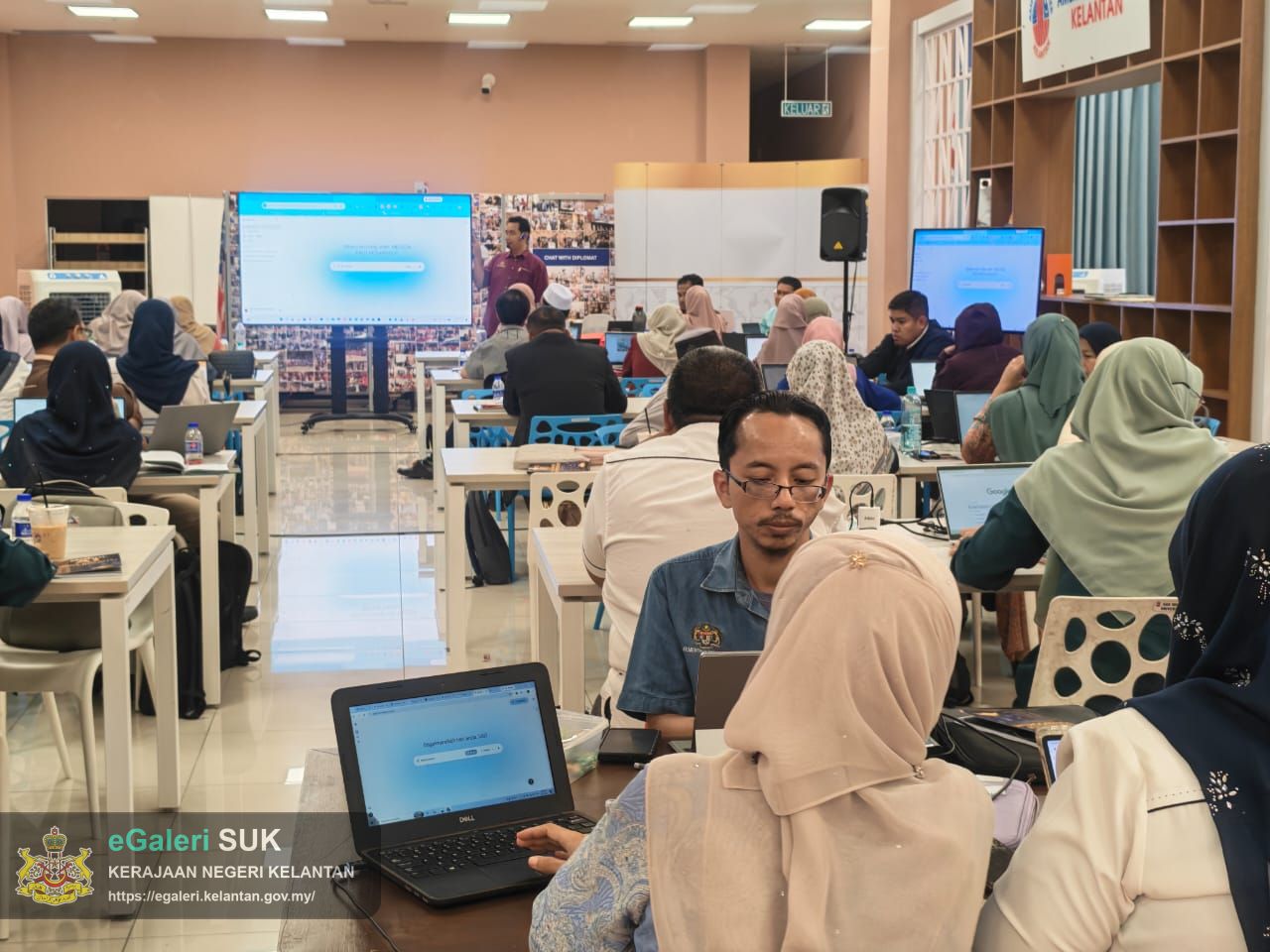 bengkel-kerja-training-of-trainer-tot-peningkatan-kompetensi-digital-duta-guru-stem-negeri-kelantan-pedagogi-berasaskan-ai-sempena-program-pembangunan-sains-dan-teknologi-ppst-tahun-2026-16.jpg