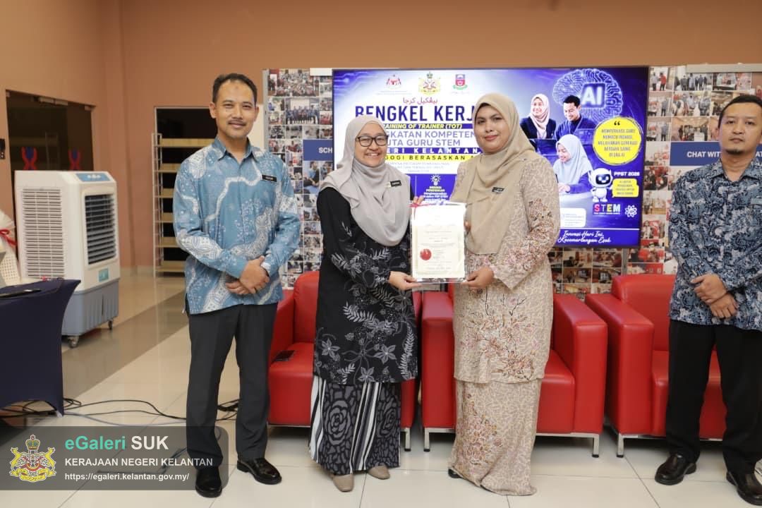 bengkel-kerja-training-of-trainer-tot-peningkatan-kompetensi-digital-duta-guru-stem-negeri-kelantan-pedagogi-berasaskan-ai-sempena-program-pembangunan-sains-dan-teknologi-ppst-tahun-2026-24.jpg