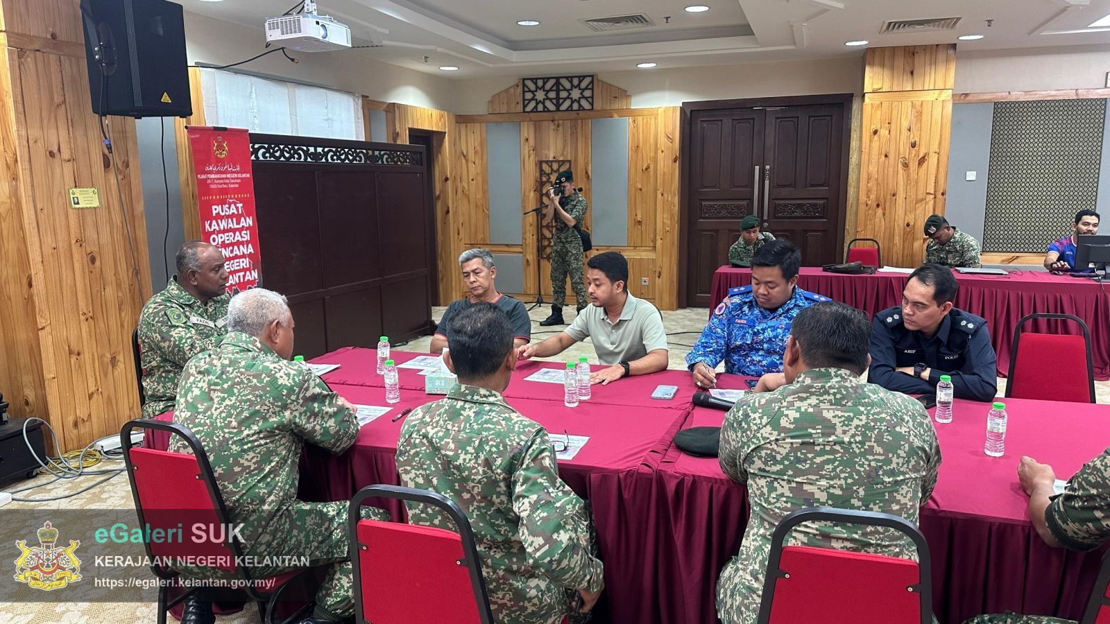 kunjungan-hormat-panglima-2-divisyen-ke-atas-pusat-kawalan-operasi-bencana-negeri-(pkob)-2.jpeg
