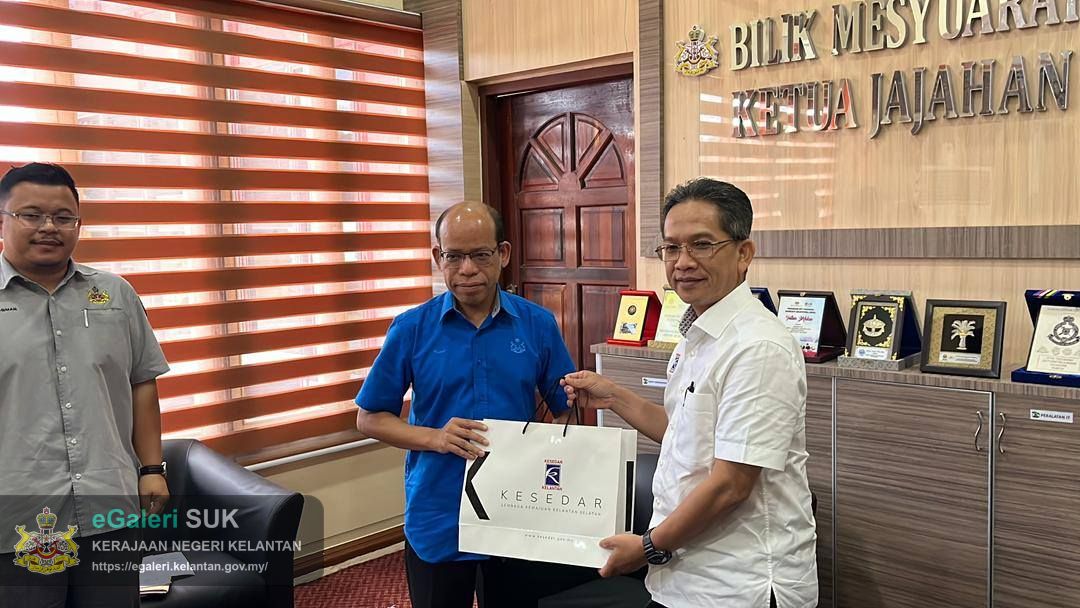 kunjungan-hormat-dari-ybrs-pengurus-besar-kesedar-ke-atas-yabrs-ketua-jajahan-gua-musang-3.jpg