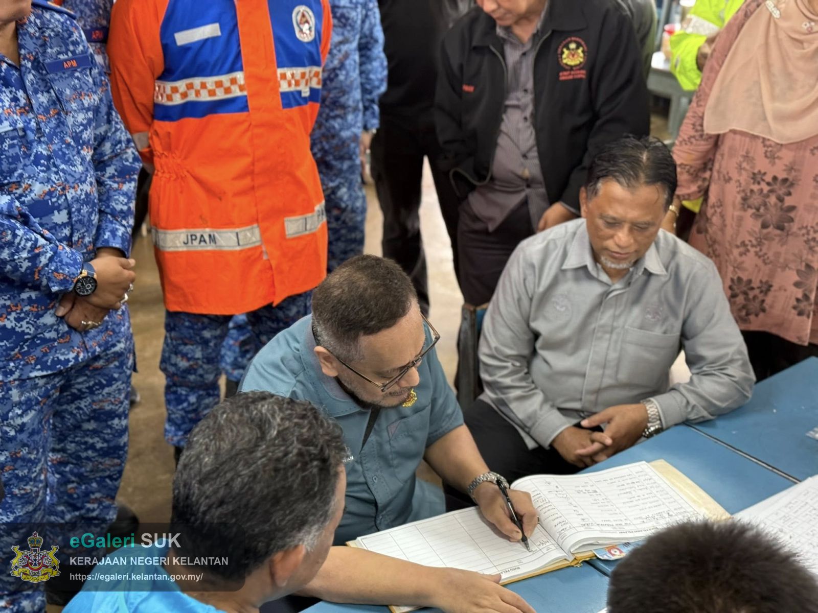 lawatan-ybm-tengku-kaya-perkasa,-dato'-suk-kelantan-ke-pusat-pemindahan-sabak-13.jpg