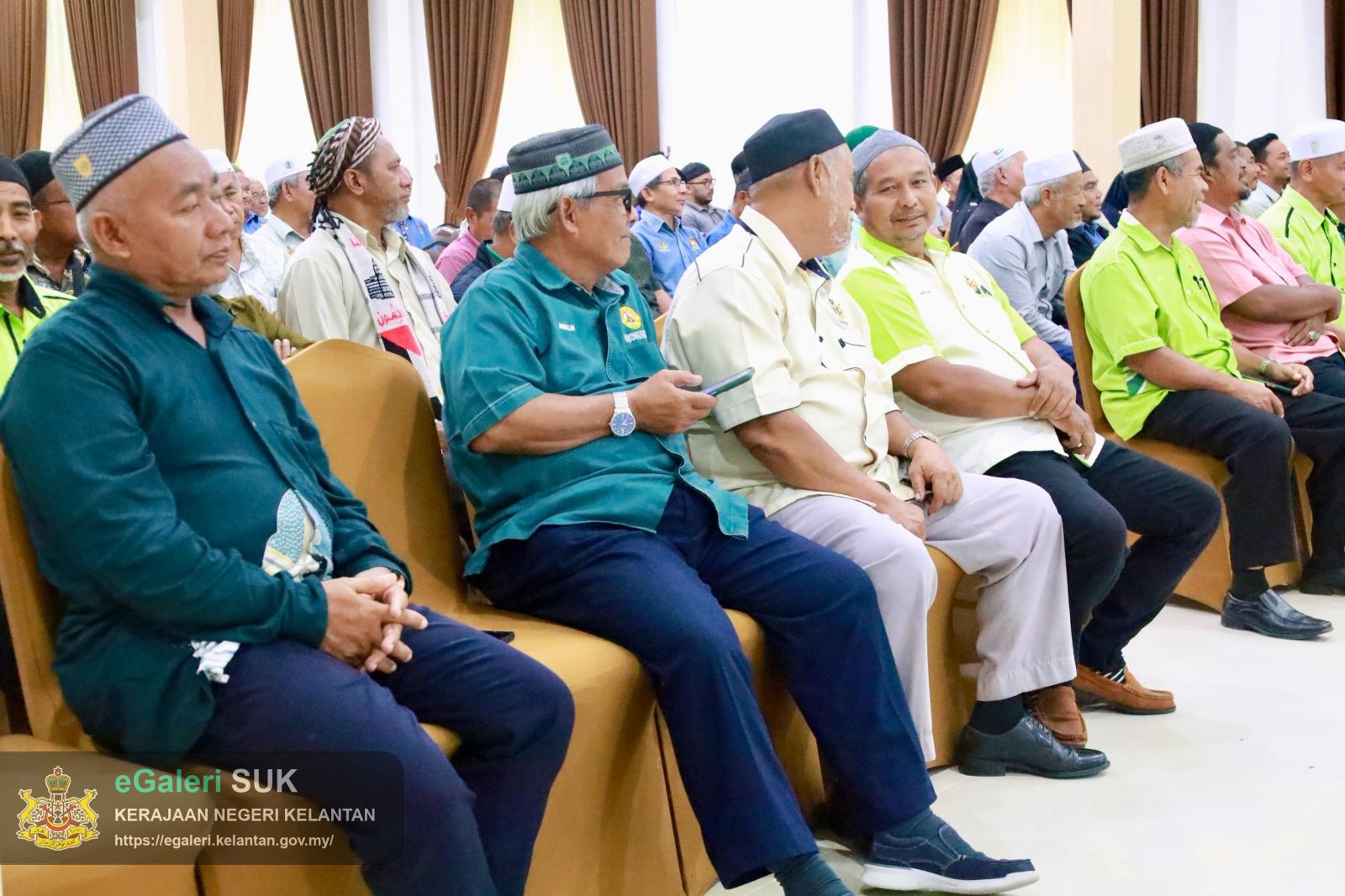 majlis-watikah-pelantikan-penghulu-jajahan-pasir-puteh-2025-yang-disampaikan-oleh-yabrs-en-mohd-roshdi-bin-ismail-tuan-ketua-jajahan-pasir-puteh-20.jpeg