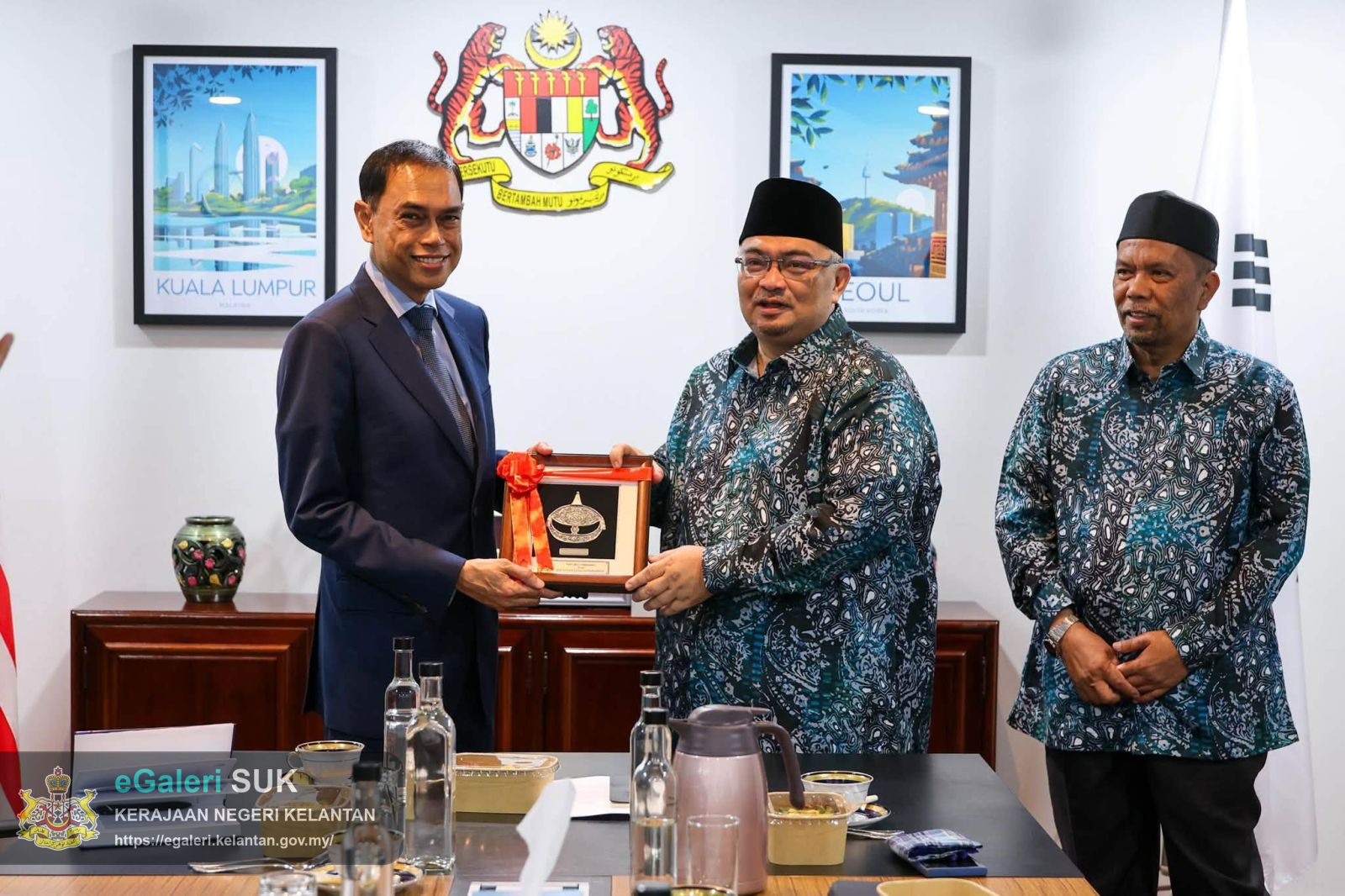 dato-timbalan-menteri-besar-kelantan-bersama-delegasi-kerajaan-negeri-kelantan-telah-mengadakan-kunjungan-hormat-ke-kedutaan-besar-malaysia-di-seoul-republik-korea-5.jpg