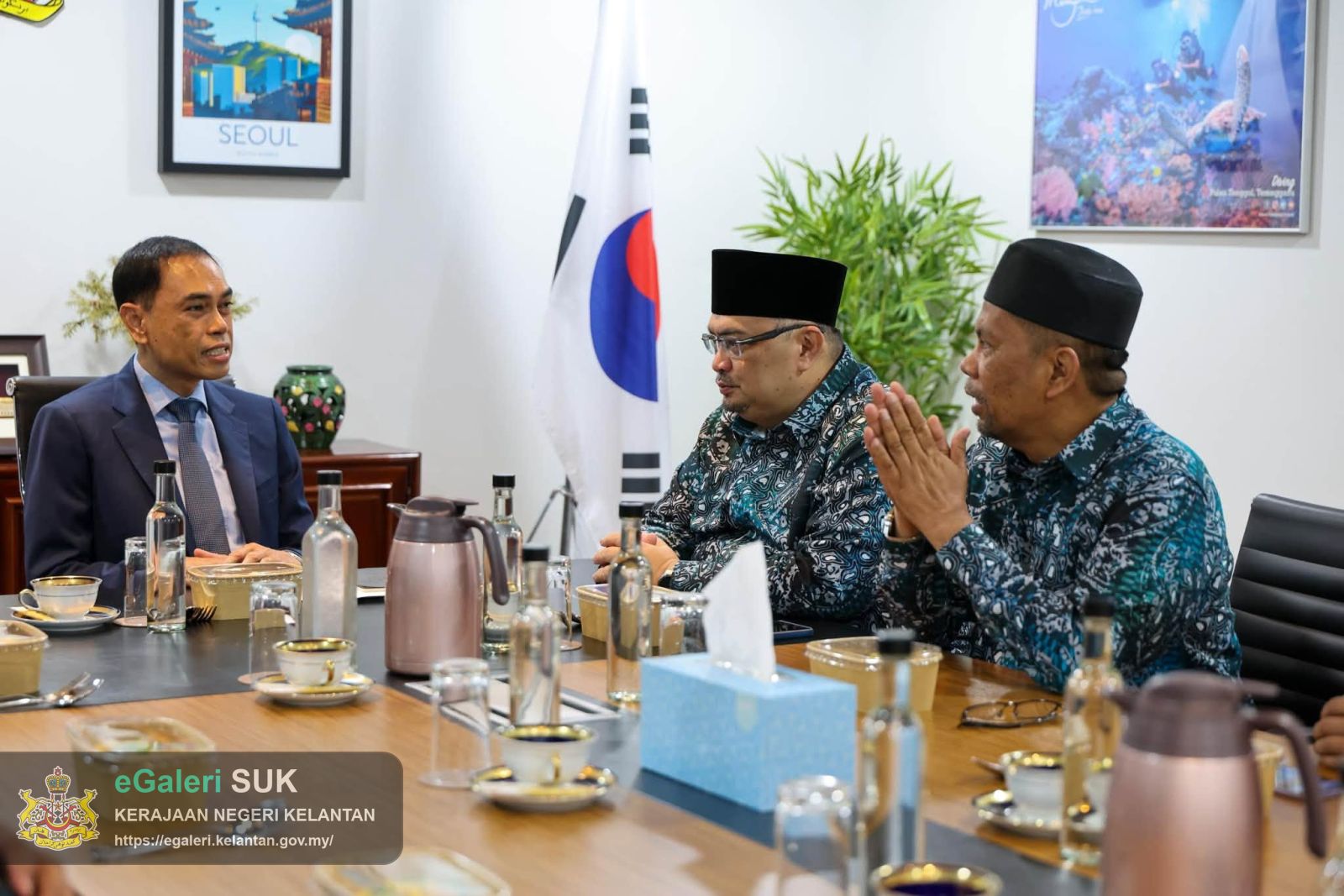 dato-timbalan-menteri-besar-kelantan-bersama-delegasi-kerajaan-negeri-kelantan-telah-mengadakan-kunjungan-hormat-ke-kedutaan-besar-malaysia-di-seoul-republik-korea-9.jpg
