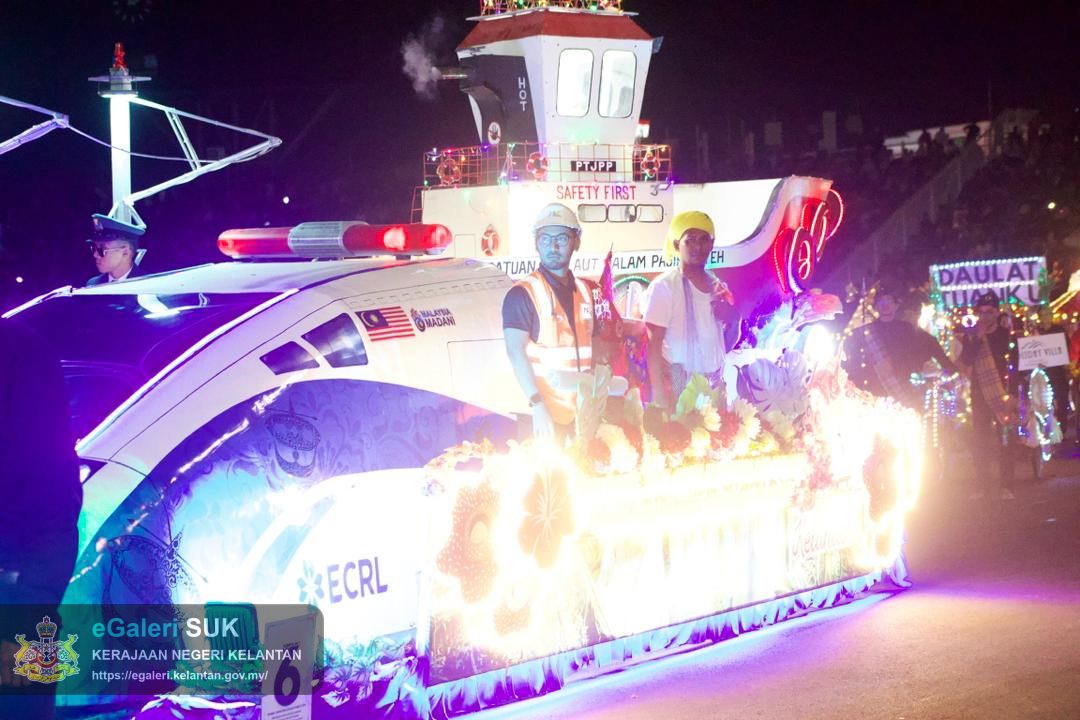 majlis-perarakan-kereta-berhias-pejabat-tanah-dan-jajahan-pasir-puteh-sempena-ulang-tahun-hari-keputeraan-kebawah-duli-yang-maha-mulia-sultan-muhammad-v-yang-ke-56-tahun-2025-22.jpg