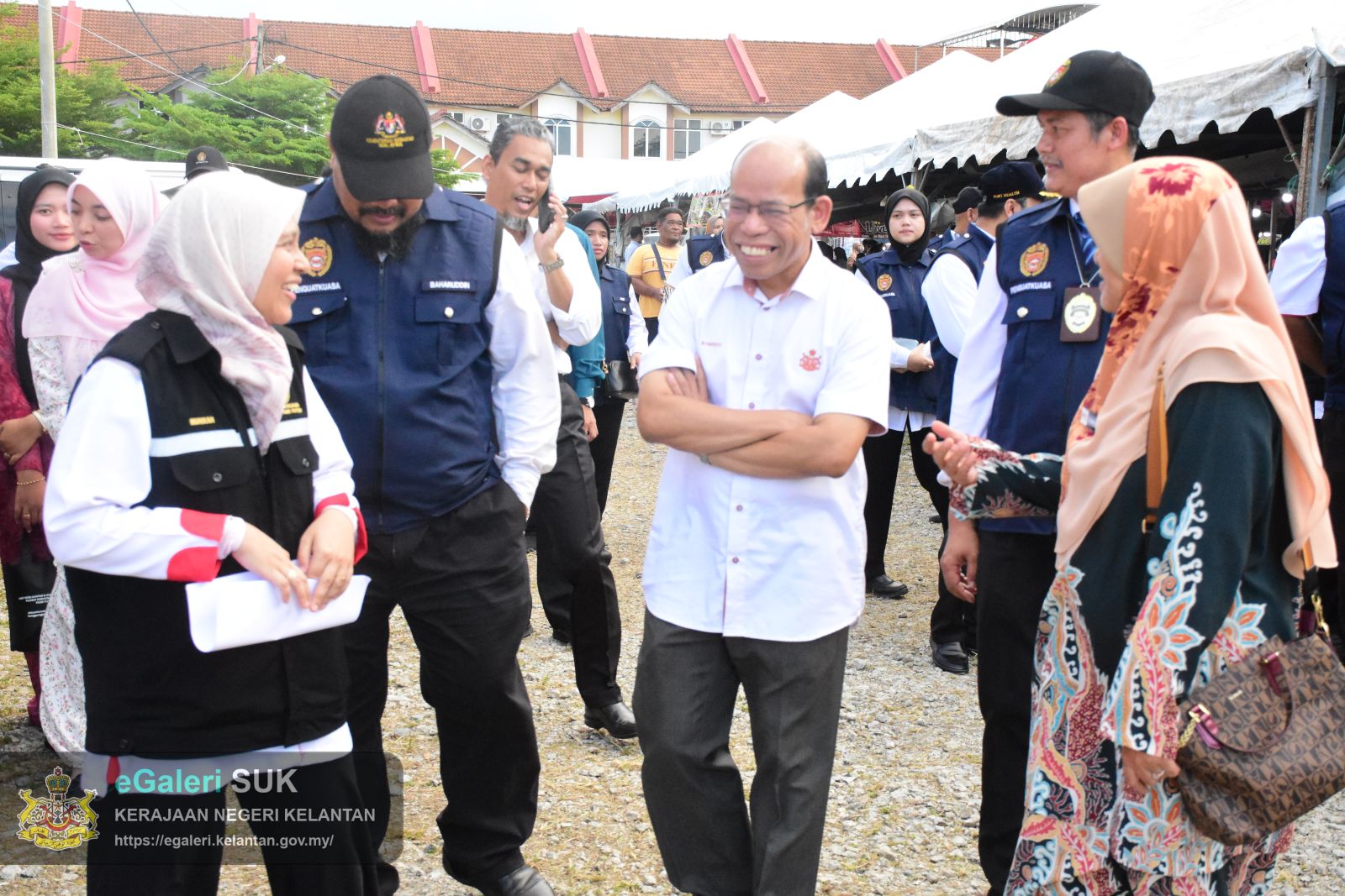 bazar-ramadan-pasir-puteh-astaka--perasmian-dan-lawatan-ke-tapak-bazar-ramadan-bagi-program-walkabout-ramadan-2025-27.JPG