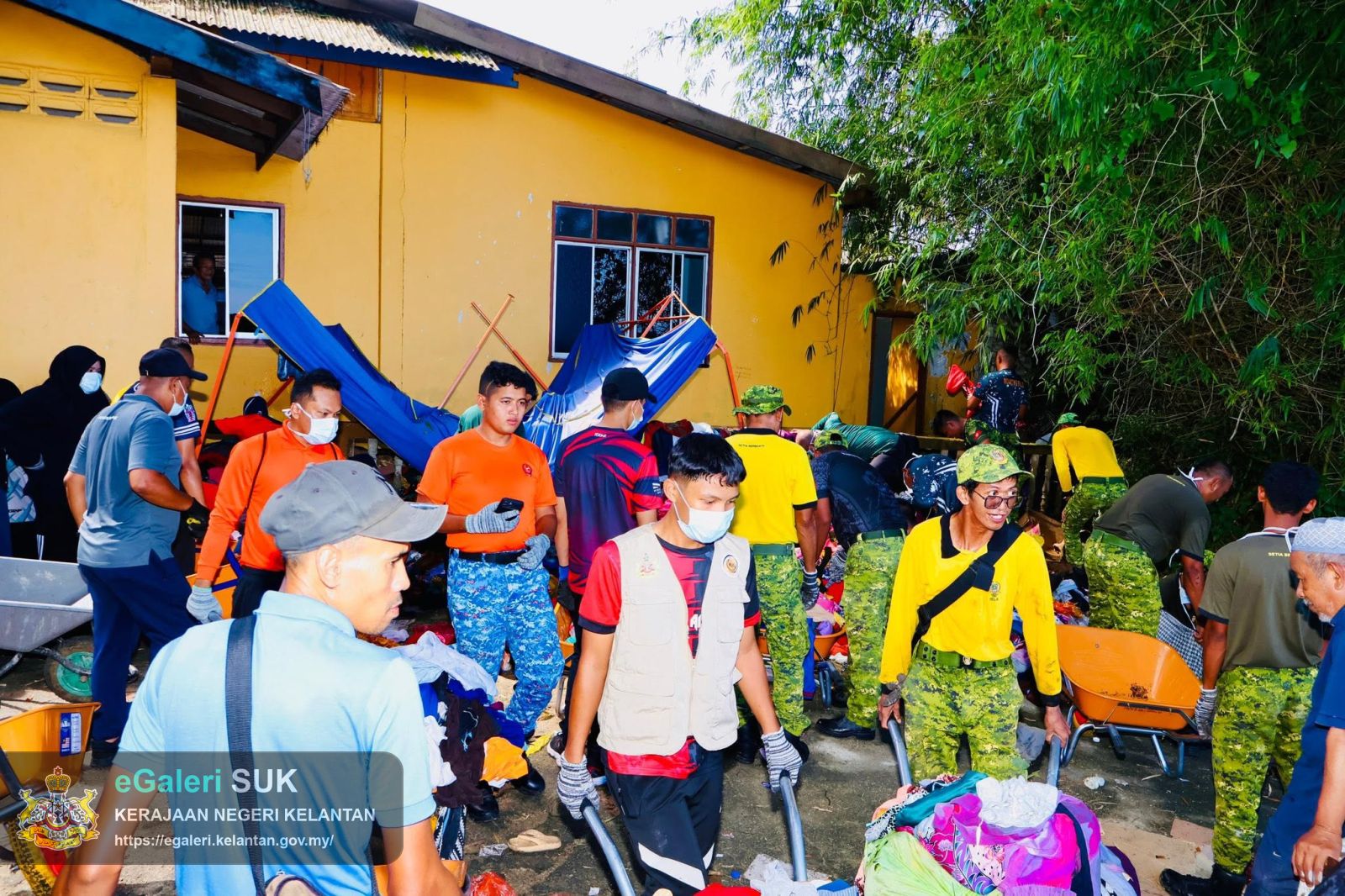 gotong-royong-pembersihan-dan-pemulihan-pasca-kebakaran-di-kampung-gok-kapor-kota-bharu-15.jpg