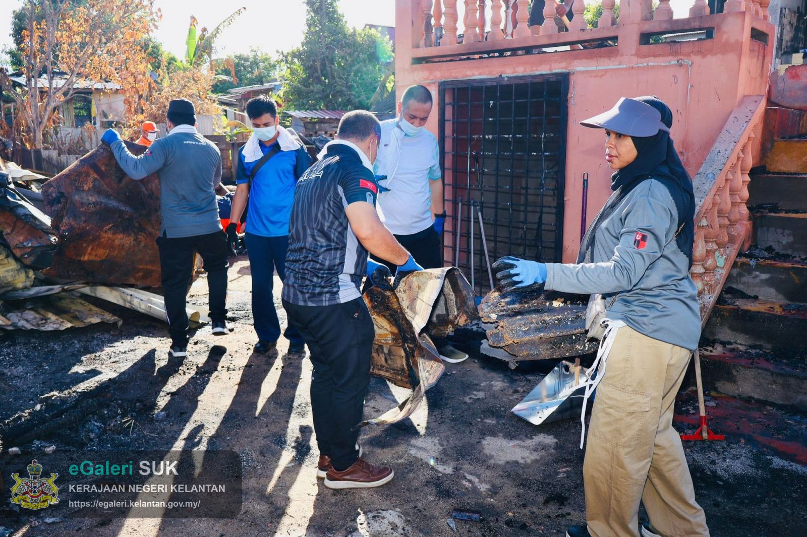gotong-royong-pembersihan-dan-pemulihan-pasca-kebakaran-di-kampung-gok-kapor-kota-bharu-20.jpg