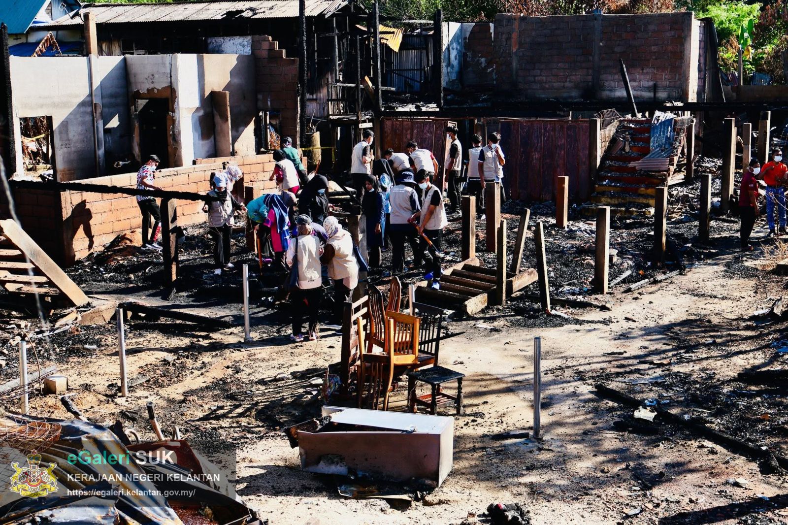 gotong-royong-pembersihan-dan-pemulihan-pasca-kebakaran-di-kampung-gok-kapor-kota-bharu-24.jpg