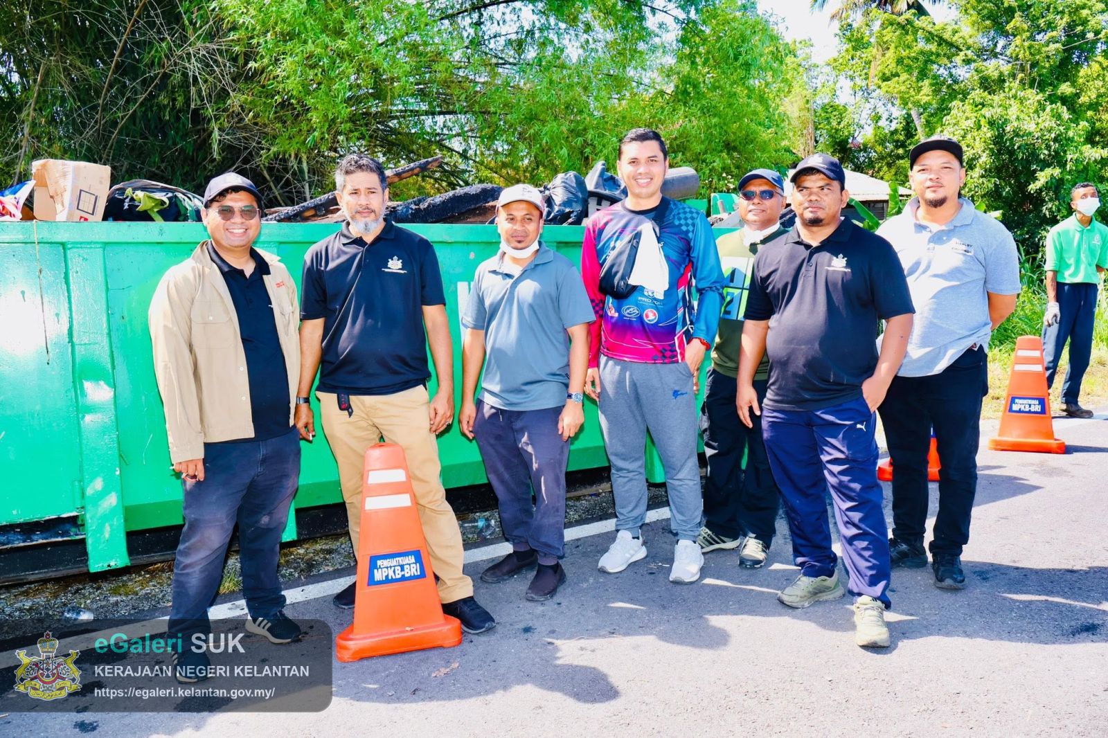 gotong-royong-pembersihan-dan-pemulihan-pasca-kebakaran-di-kampung-gok-kapor-kota-bharu-8.jpg