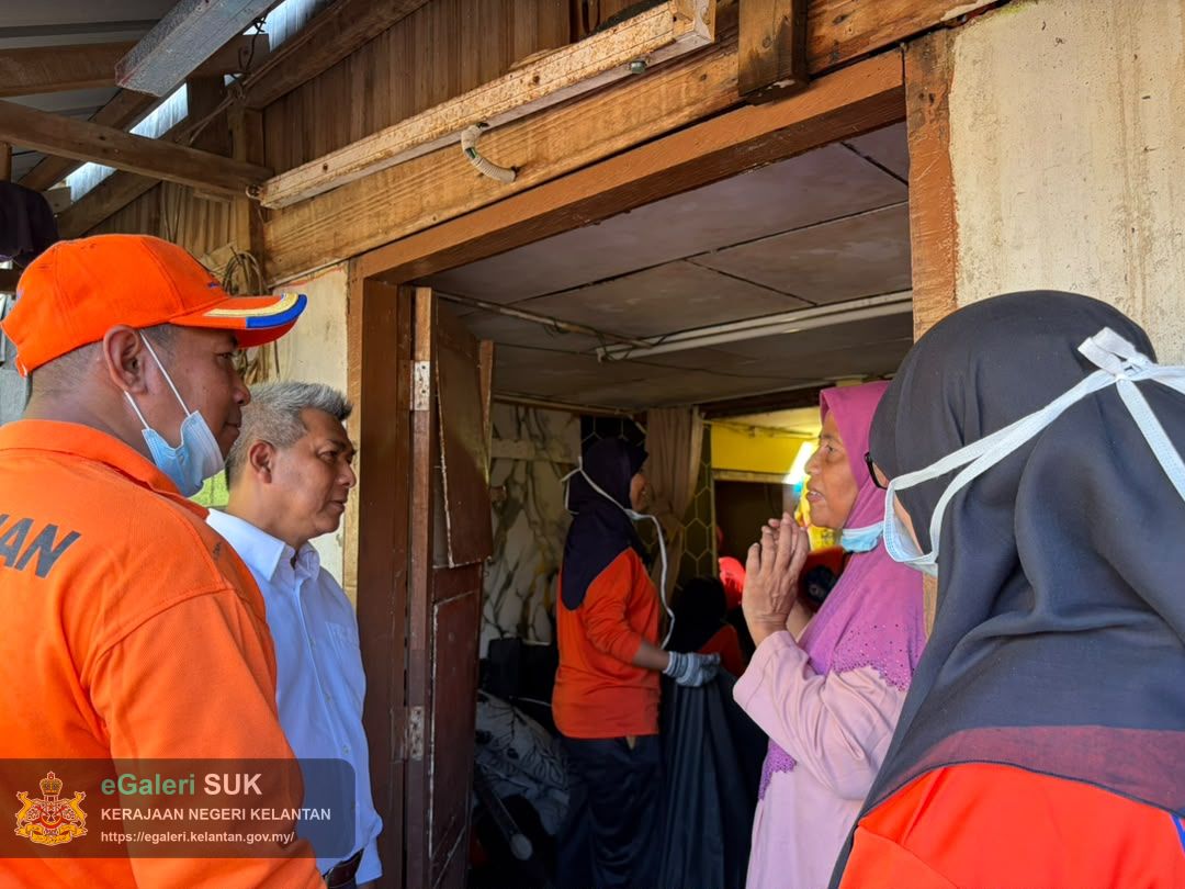 gotong-royong-pembersihan-sisa-bencana-kebakaran-di-kampung-gok-kapur-kota-bharu-kelantan-11.jpeg